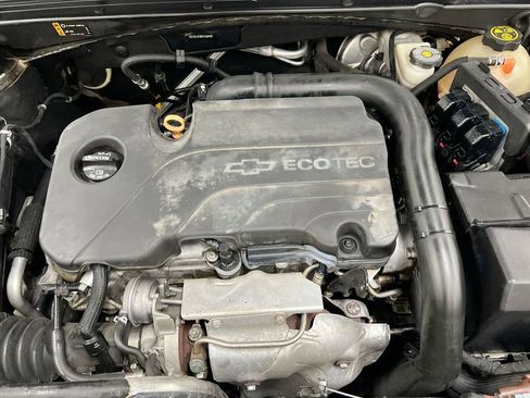 Used 2017 Chevrolet Malibu LT FWD image 24
