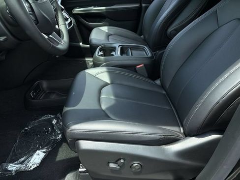 New 2027 Chrysler Pacifica Select FWD image 21