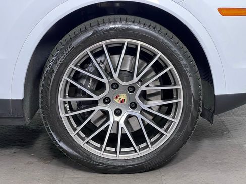 Certified 2023 Porsche Cayenne Platinum Edition AWD/4WD image 13
