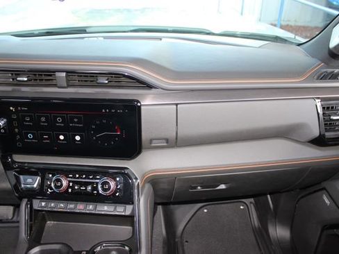 Used 2024 GMC Sierra 2500 AT4 w/ AT4 Premium Plus Package AWD/4WD image 29