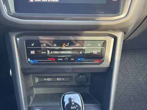 Used 2022 Volkswagen Tiguan SE R-Line image 25