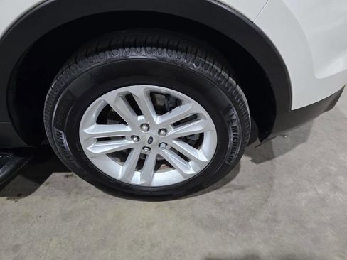 Used 2015 Ford Explorer XLT w/ Equipment Group 202A AWD/4WD image 22