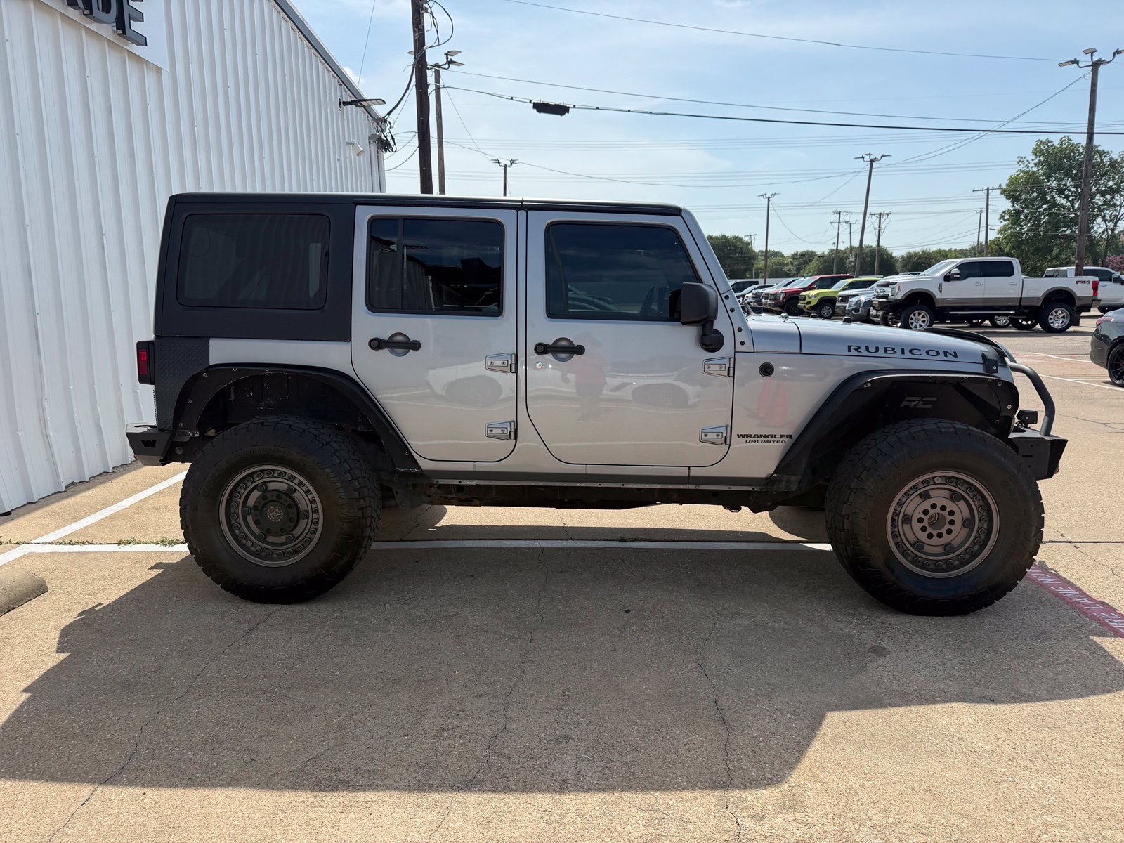 Used 2016 Jeep Wrangler Unlimited Rubicon w/ Connectivity Group AWD/4WD image 8