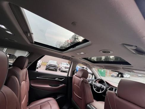 Used 2021 Buick Enclave Avenir w/ Avenir Technology Package AWD/4WD image 38