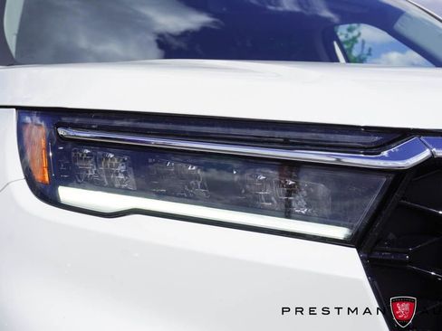 Used 2025 Honda Pilot Touring image 6