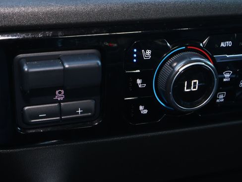 Used 2022 Chevrolet Silverado 1500 High Country image 32