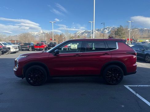 Used 2023 Mitsubishi Outlander SE Black Edition image 4