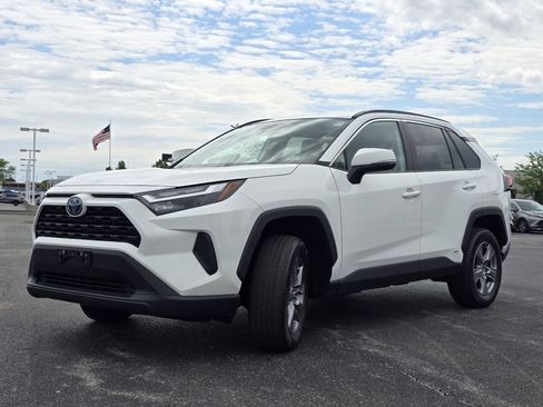 Certified 2022 Toyota RAV4 XLE w/ Convenience Package AWD/4WD image 10