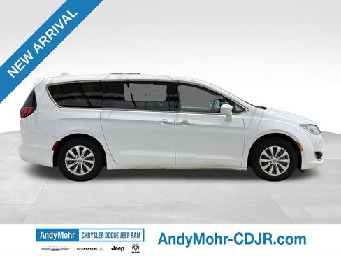 Used 2018 Chrysler Pacifica Touring Plus FWD image 8