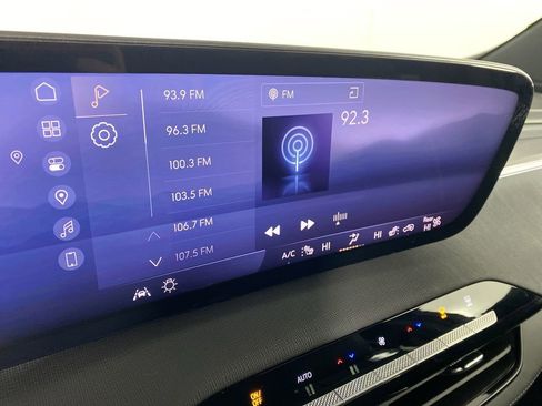 Used 2025 Buick Enclave Preferred image 15