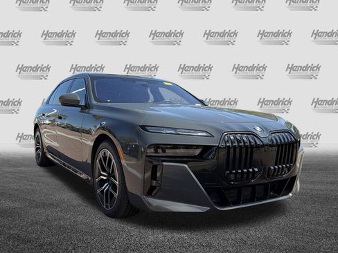 Used 2023 BMW 760i xDrive w/ Executive Package image 2