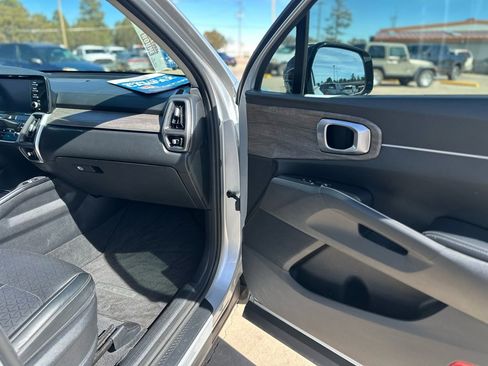 Used 2021 Kia Sorento EX image 9