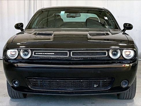 Used 2023 Dodge Challenger SXT image 3