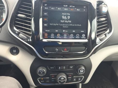 Used 2020 Jeep Cherokee Limited FWD image 19