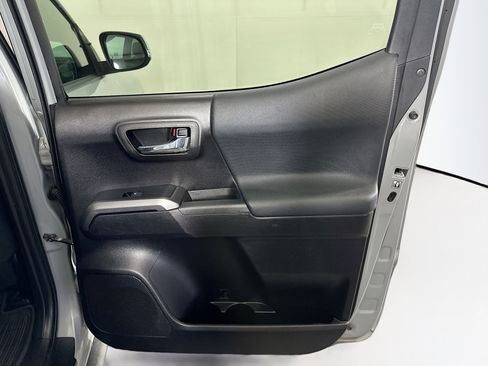 Used 2020 Toyota Tacoma TRD Sport w/ Technology Package image 29