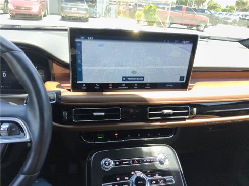 Used 2023 Lincoln Nautilus Reserve AWD/4WD image 38