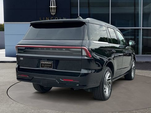 Used 2025 Lincoln Navigator Reserve AWD/4WD image 7