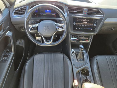 Used 2022 Volkswagen Tiguan SE R-Line image 12
