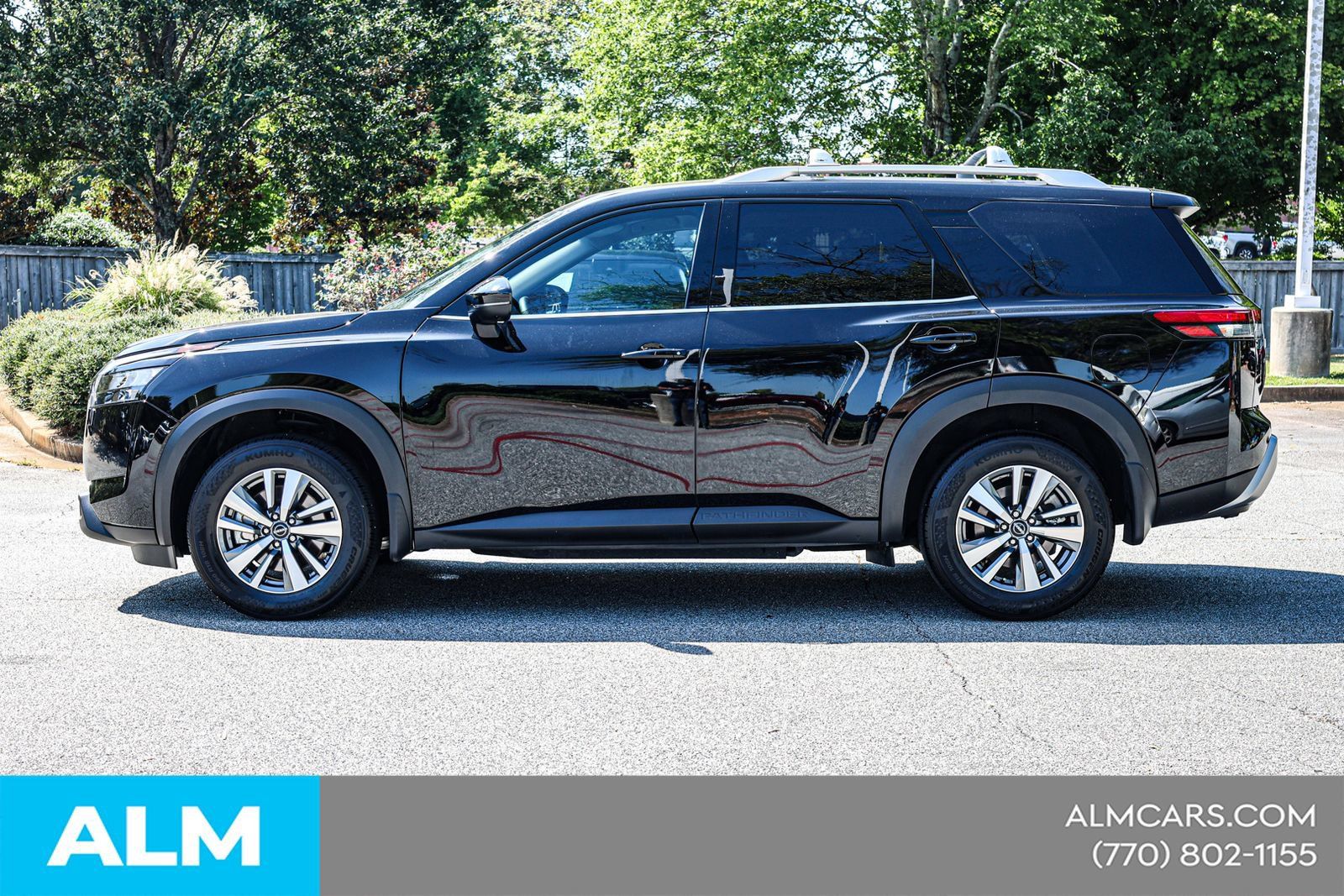 Used 2025 Nissan Pathfinder SL w/ Cargo Package FWD image 9