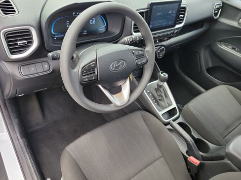 Used 2023 Hyundai Venue SE FWD image 13