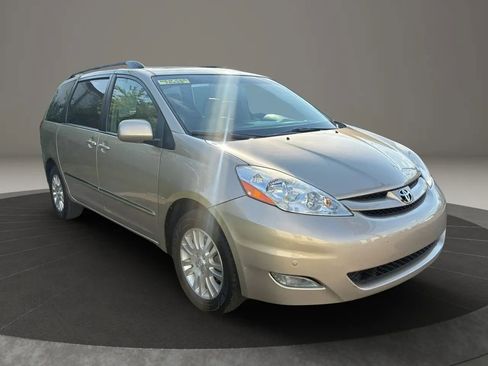 Used 2008 Toyota Sienna XLE image 4