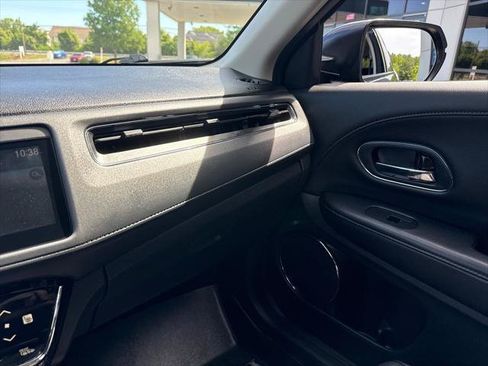 Used 2020 Honda HR-V Touring image 21