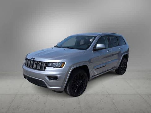 Used 2021 Jeep Grand Cherokee Laredo X AWD/4WD image 4