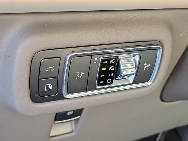 Used 2025 Lincoln Nautilus Reserve AWD/4WD image 11