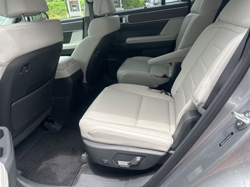 Used 2025 Hyundai Santa Fe Calligraphy AWD/4WD image 7