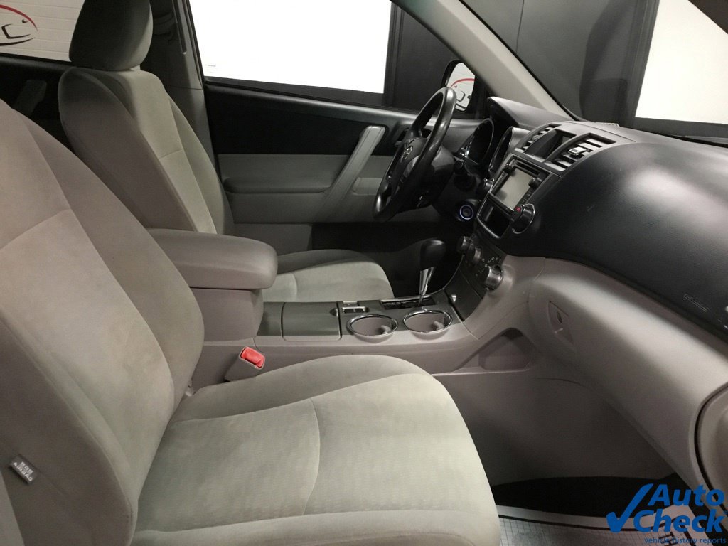 Used 2013 Toyota Highlander Plus AWD/4WD image 35