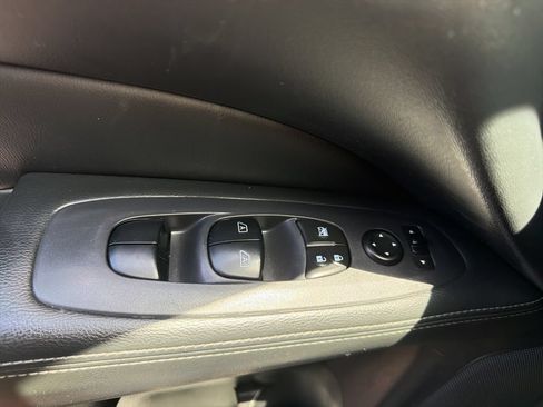 Used 2017 Nissan Pathfinder Platinum w/ Family Entertainment Package AWD/4WD image 33