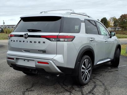 New 2025 Nissan Pathfinder Platinum w/ Black Appearance Package