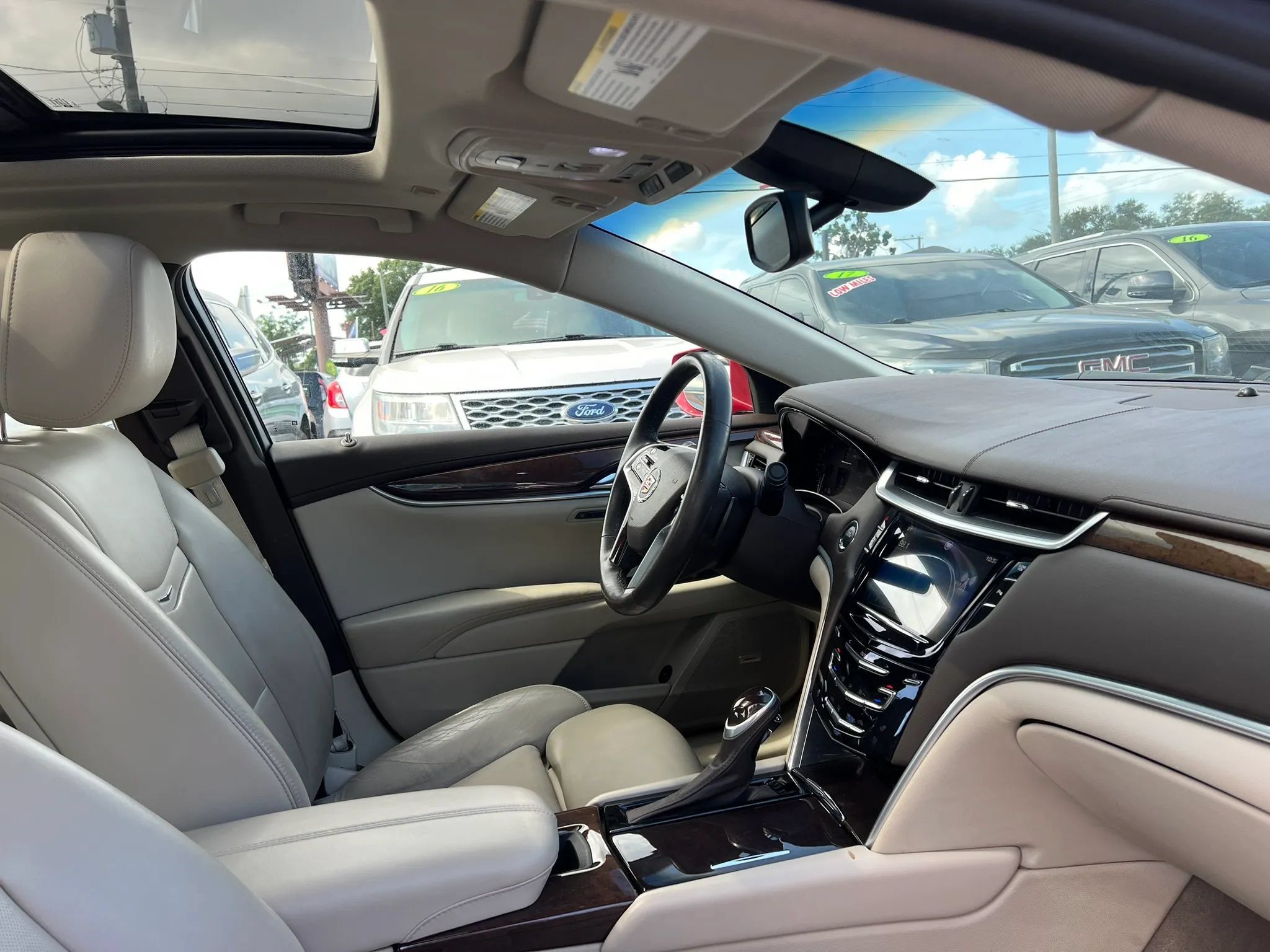 Used 2013 Cadillac XTS Luxury FWD image 17