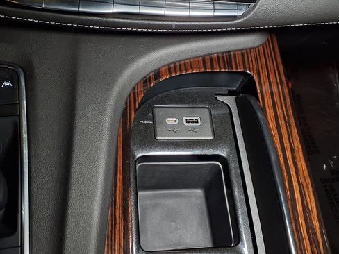 Certified 2022 Cadillac Escalade Premium Luxury image 6