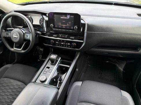 Used 2022 Nissan Pathfinder S AWD/4WD image 28