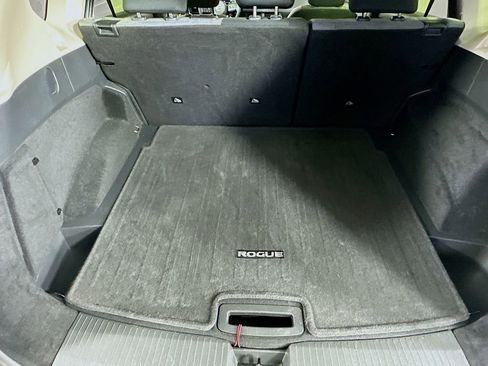 Certified 2023 Nissan Rogue SV FWD image 32