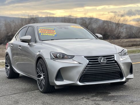Used 2018 Lexus IS 300 image 3
