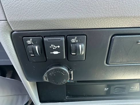 Used 2018 Toyota Sienna XLE Premium FWD image 16