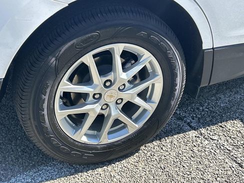 Used 2023 Chevrolet Equinox LT w/ LPO, Floor Liner Package FWD image 11