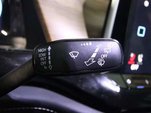 Used 2025 Volkswagen Atlas SE image 13