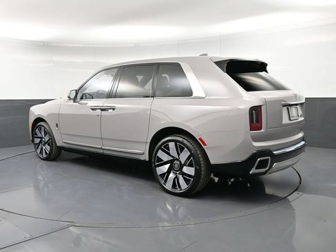 New 2026 Rolls-Royce Cullinan AWD/4WD image 3