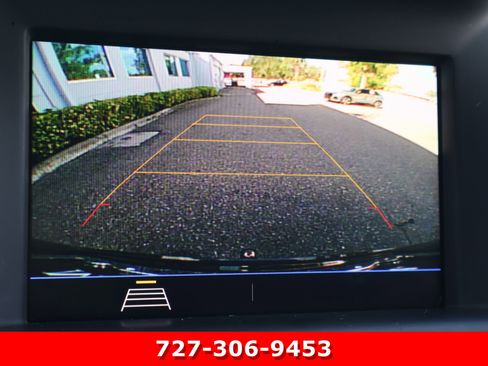 Used 2020 GMC Terrain SLE w/ Driver Convenience Package image 4