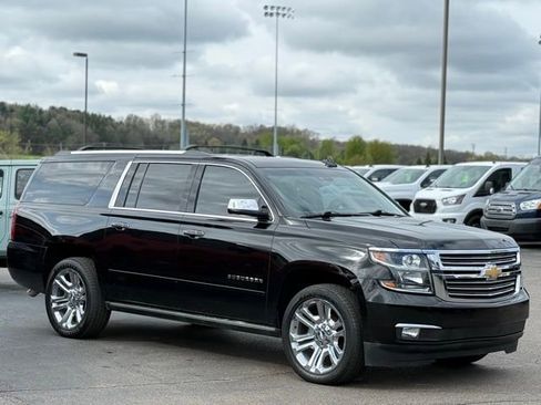 Used 2019 Chevrolet Suburban Premier w/ Premier Plus Edition AWD/4WD image 39