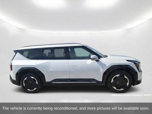 Used 2024 Kia EV9 Land AWD/4WD image 4