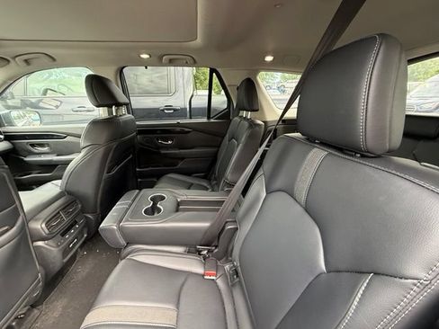 Used 2023 Honda Pilot Touring image 10