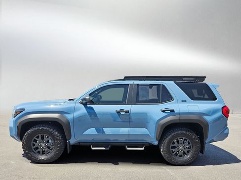 Used 2025 Toyota 4Runner SR5 AWD/4WD image 2