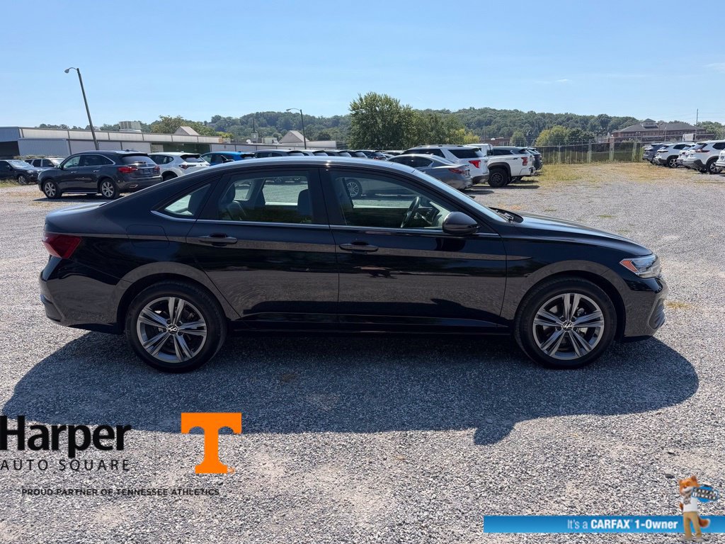 Used 2024 Volkswagen Jetta SE w/ Panoramic Sunroof Package FWD image 6