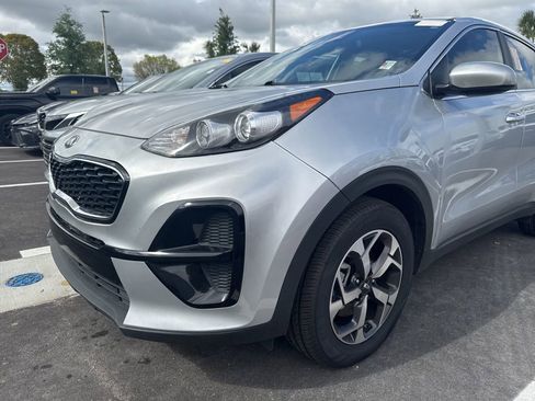 Used 2022 Kia Sportage LX image 9