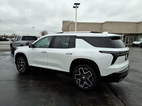 Used 2025 Chevrolet Traverse High Country FWD image 9