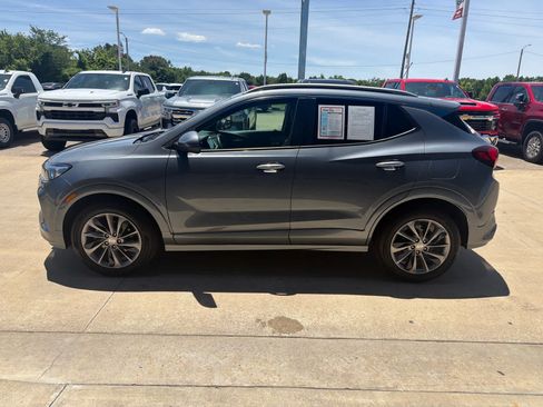 Used 2022 Buick Encore GX Select w/ Sport Touring Package FWD image 3